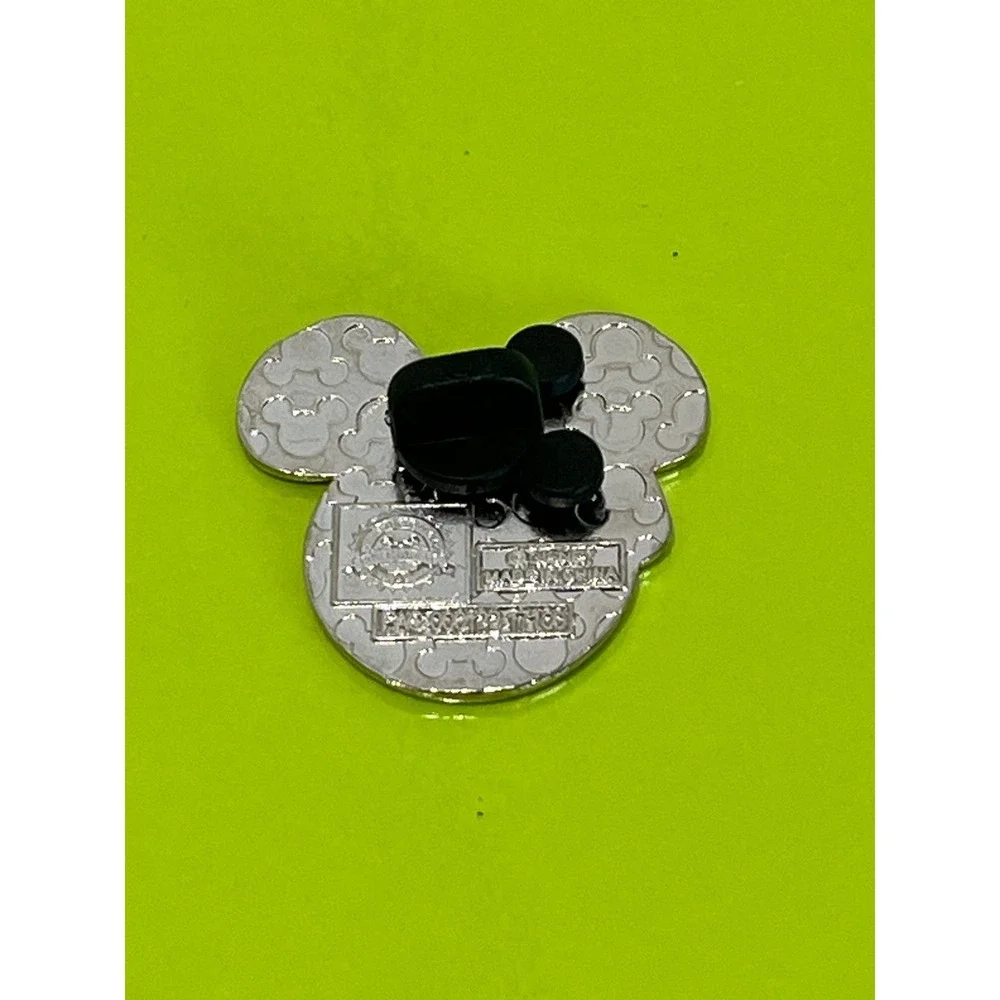 Disney Parks Minnie Mouse Emoji Worried Crying Enamel Trading Pin 2017 FAC000122